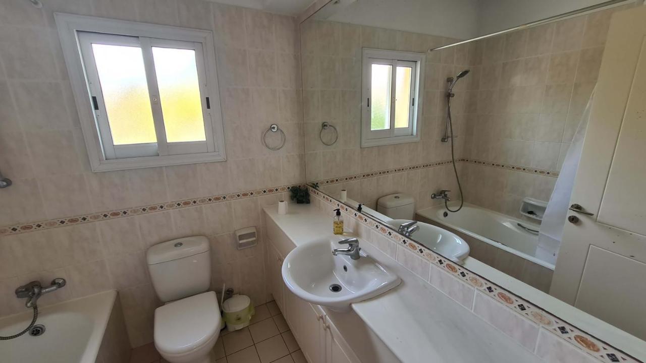 Sunny Limnaria Gardens 2 Bedroom Apartment Paphos Exterior foto