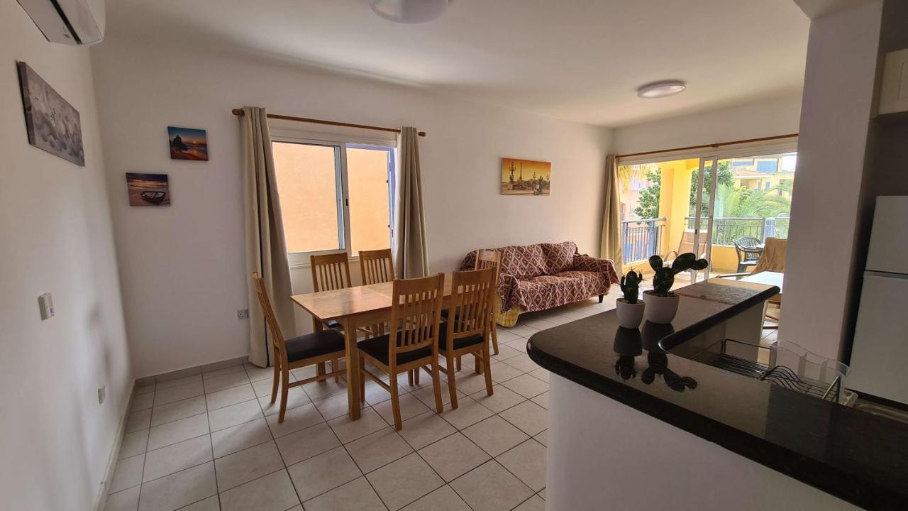 Sunny Limnaria Gardens 2 Bedroom Apartment Paphos Exterior foto