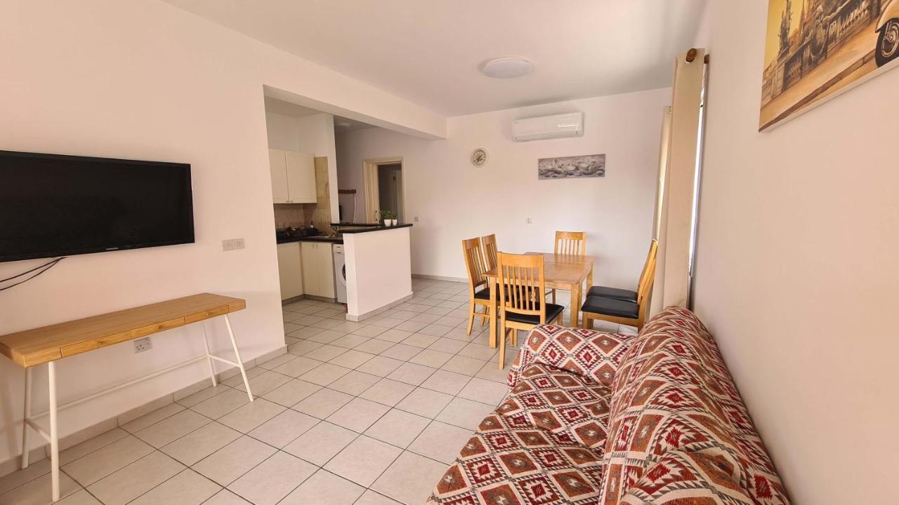 Sunny Limnaria Gardens 2 Bedroom Apartment Paphos Exterior foto